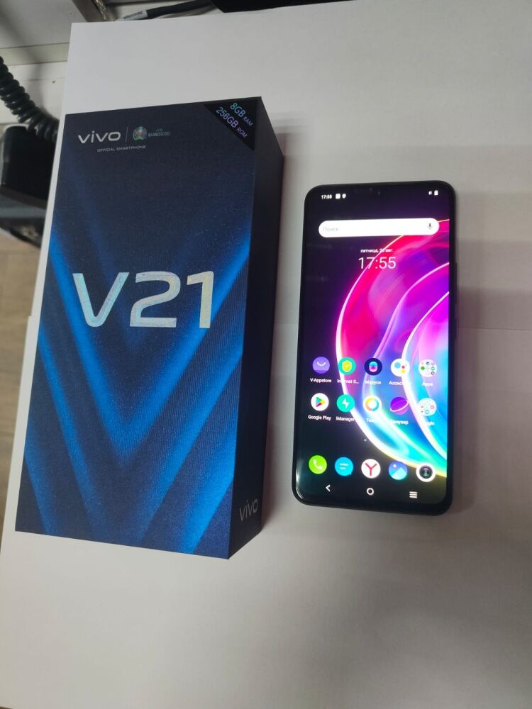 Смартфон Vivo V21 8+4/256Gb