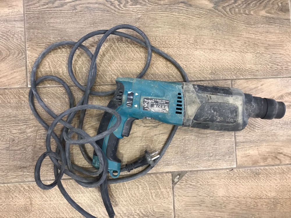 Перфоратор Makita HR2470
