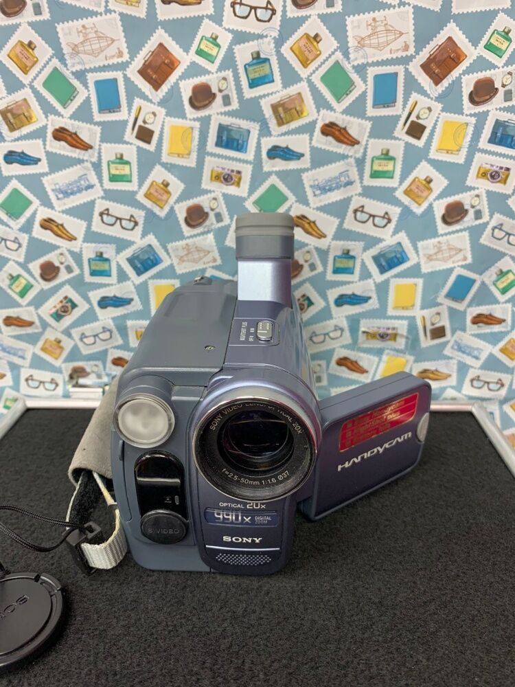 Видеокамера Sony CCD-TRV228E