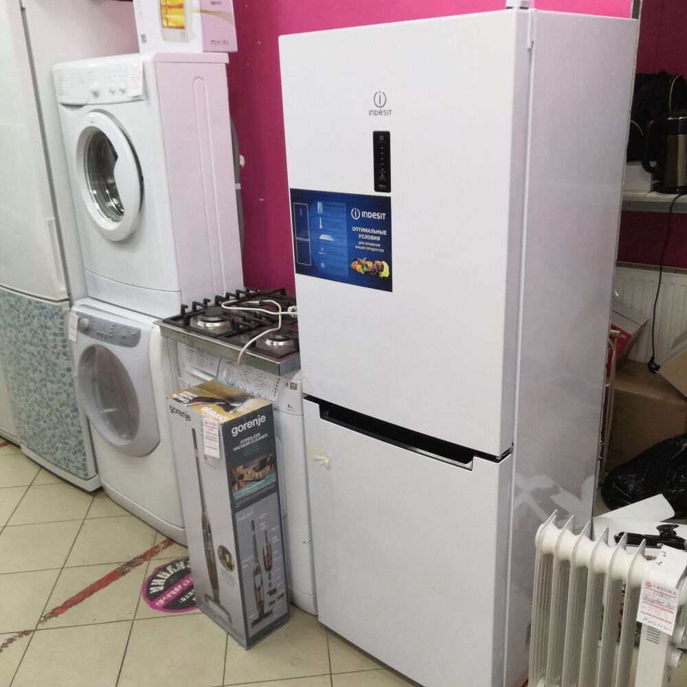 Холодильник indesit df5160d