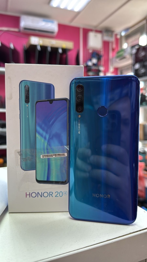 Смартфон Honor 20e 4/64GB