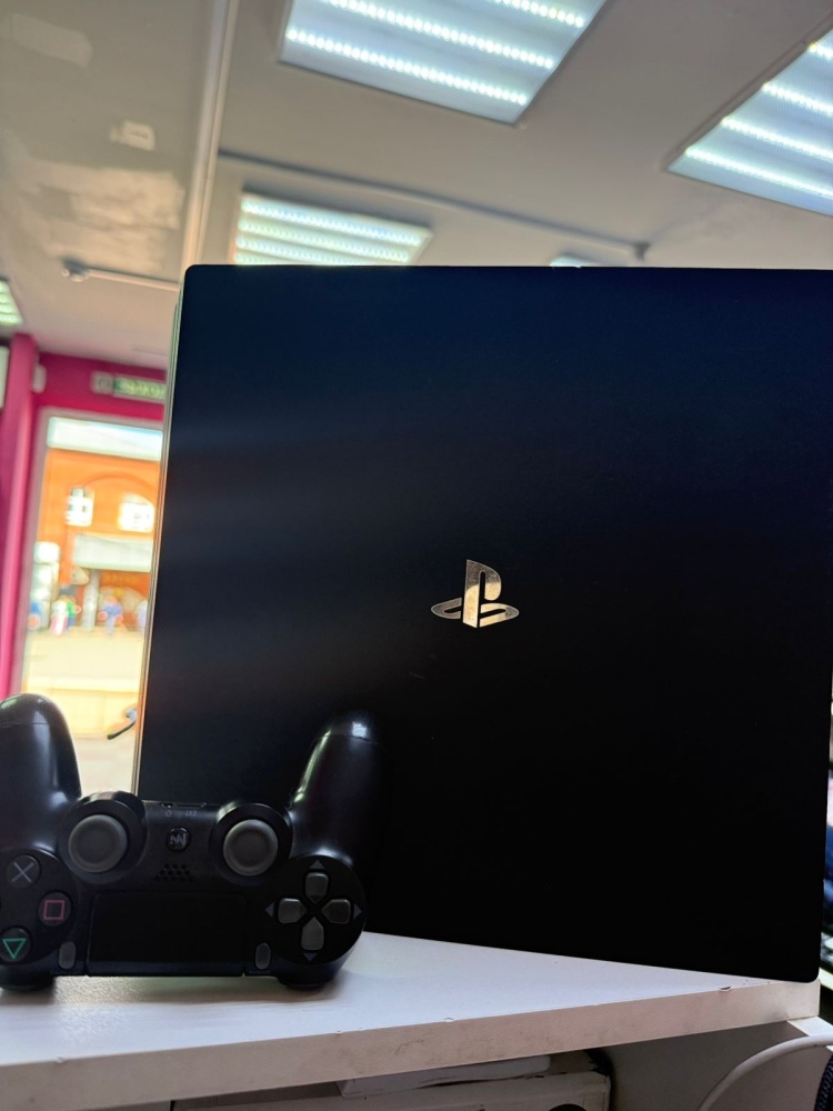 Игровая приставка Sony PlayStation 4 PRO