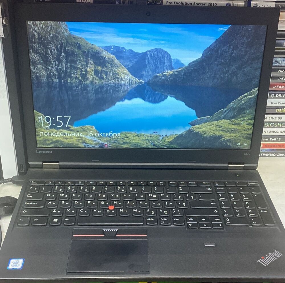 Ноутбук Lenovo i3 4*2.7/8/240 SSD+500 HDD/1