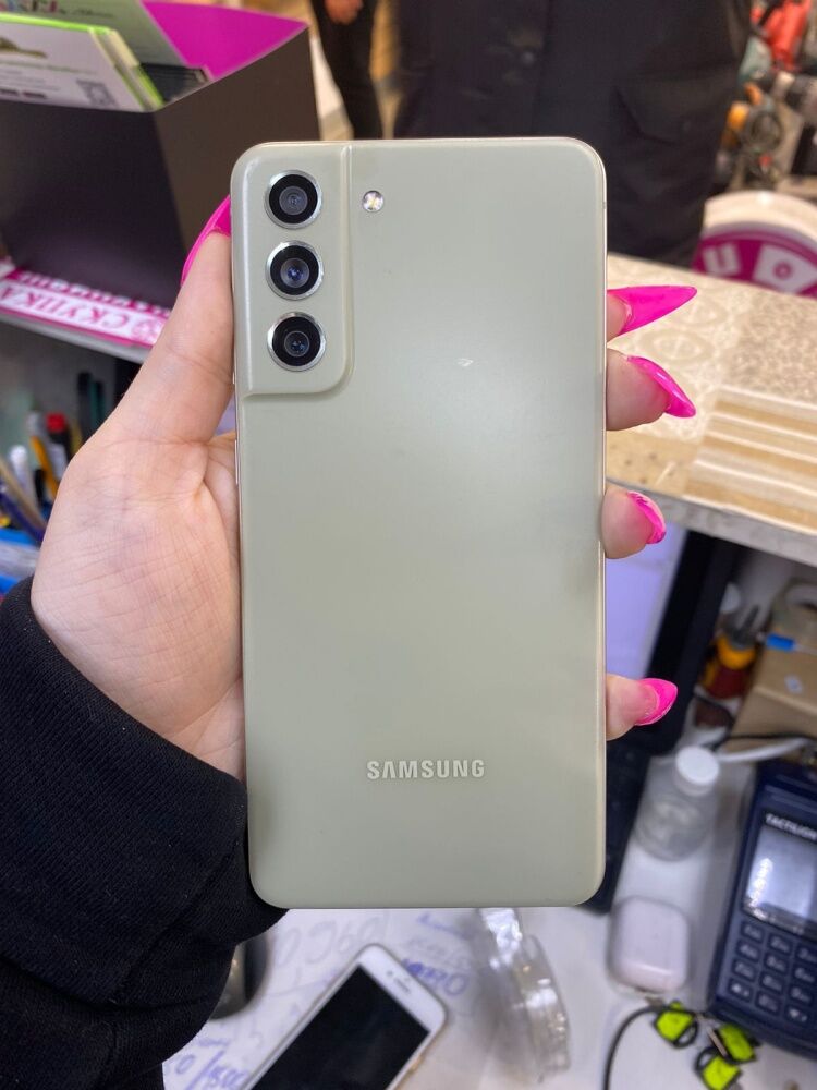 Смартфон Samsung S20 FE 5G 8/128