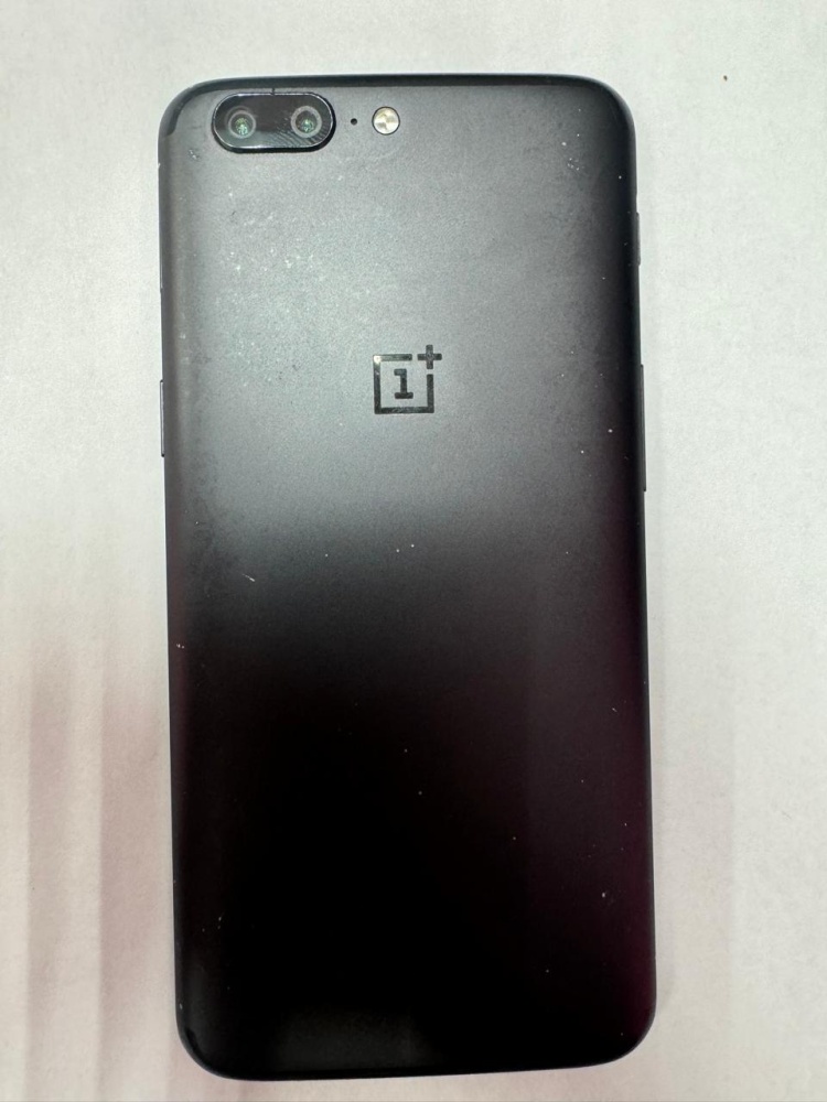 Мобильный телефон One Plus 5