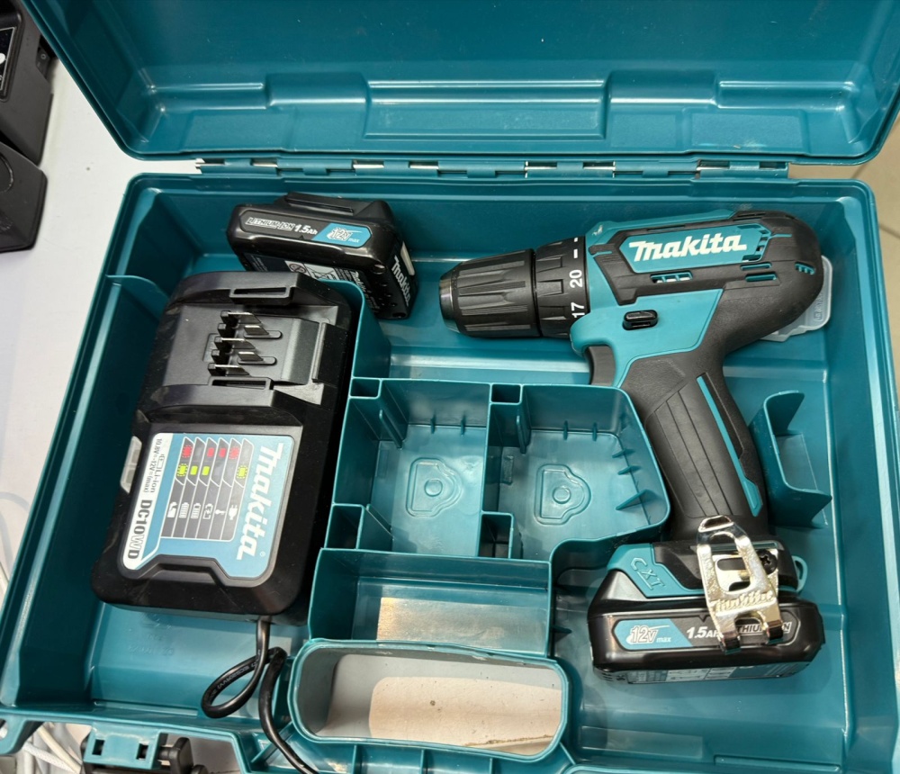 Шуруповерт MAKITA 12V
