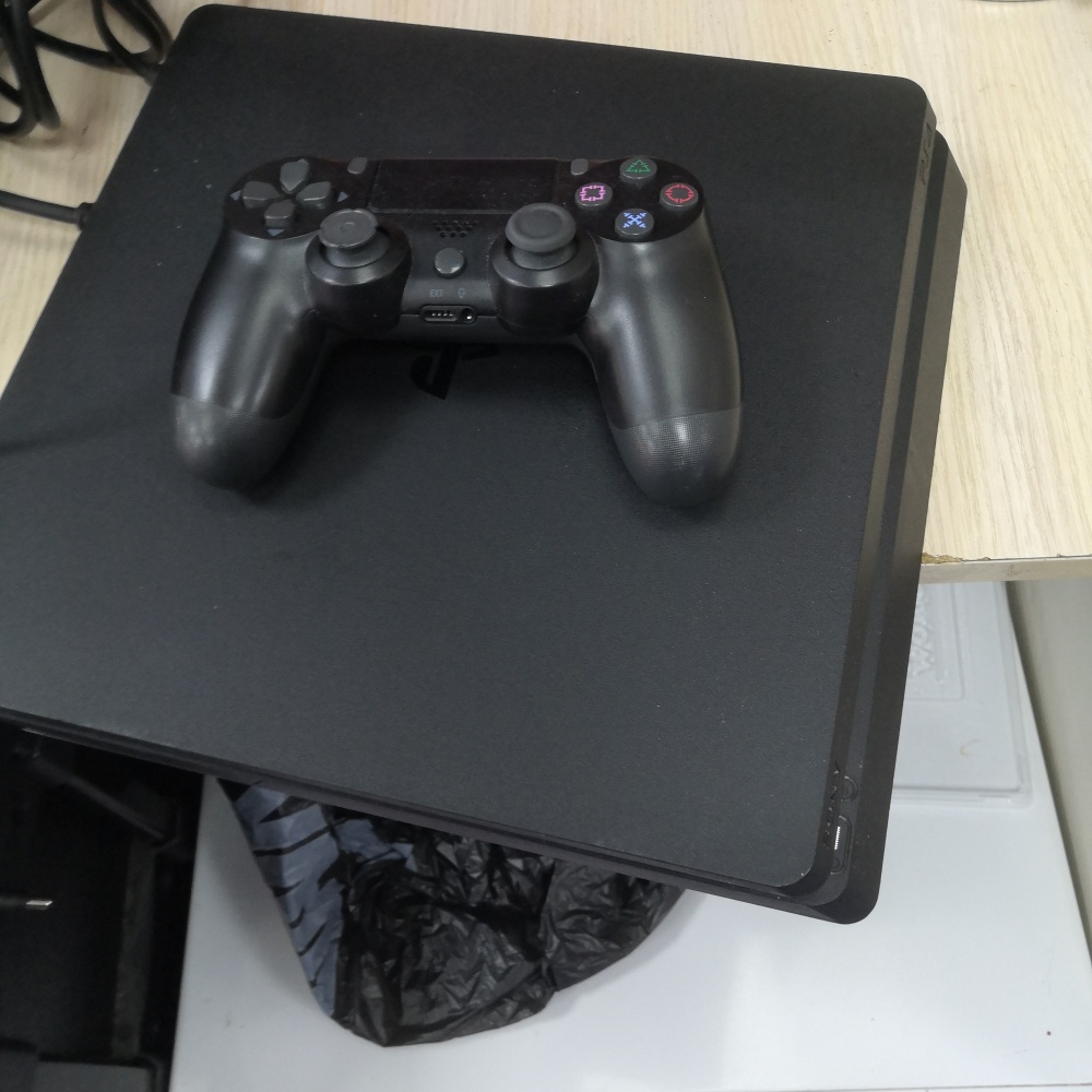 Игровая приставка Sony PlayStation 4 slim
