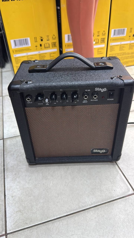 Комбоусилитель Stagg 10AA