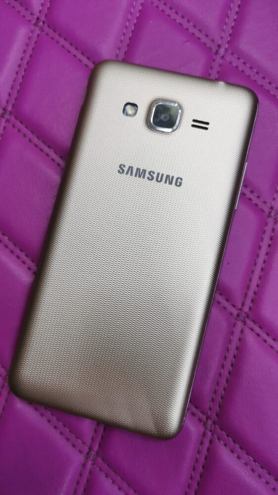 Смартфон Samsung J2 Prime