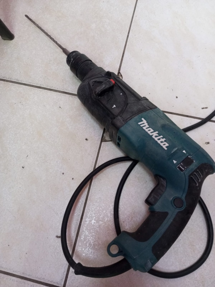 Перфоратор Makita hr2470