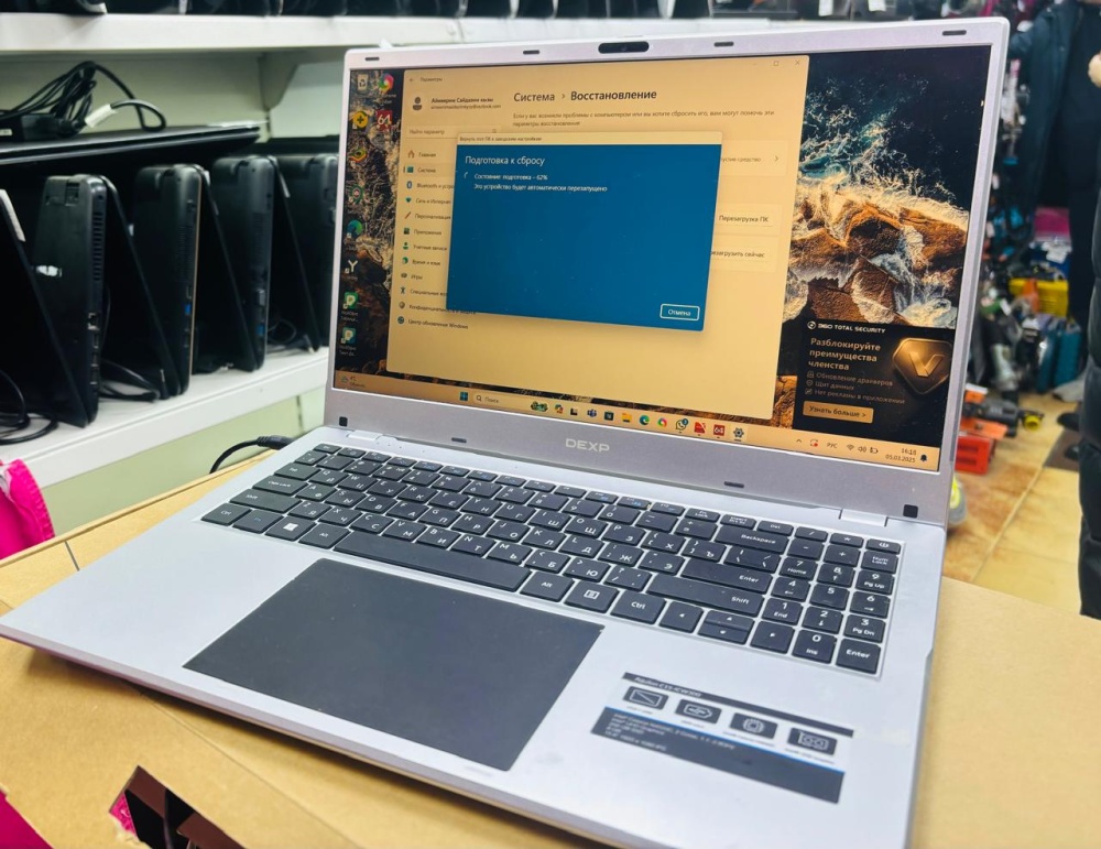 Ноутбук Dexp celeron/8/256