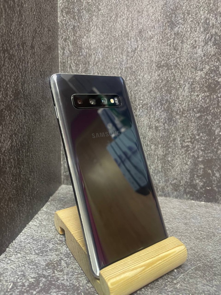 Смартфон Samsung S10 8/128