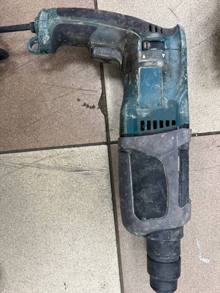 Перфоратор Makita HR2470