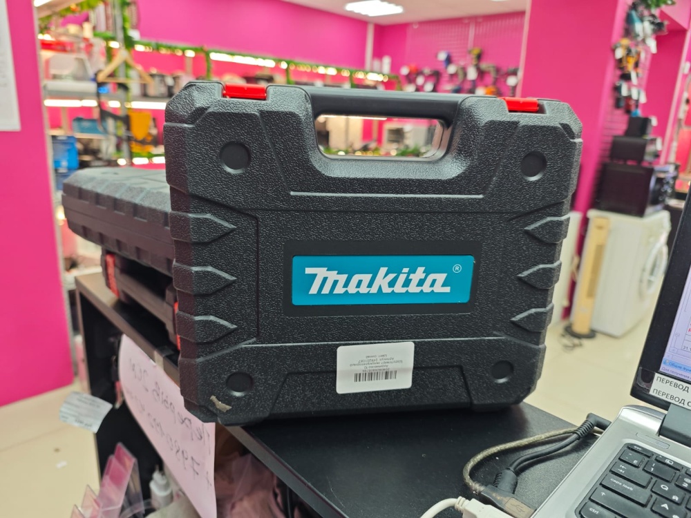 Шуруповерт Makita