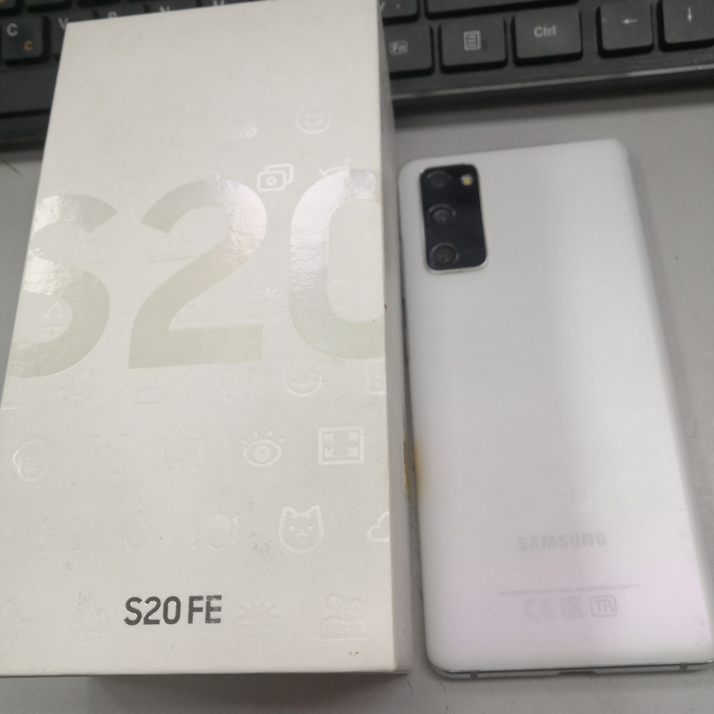 Смартфон Samsung S20 FE 6/128