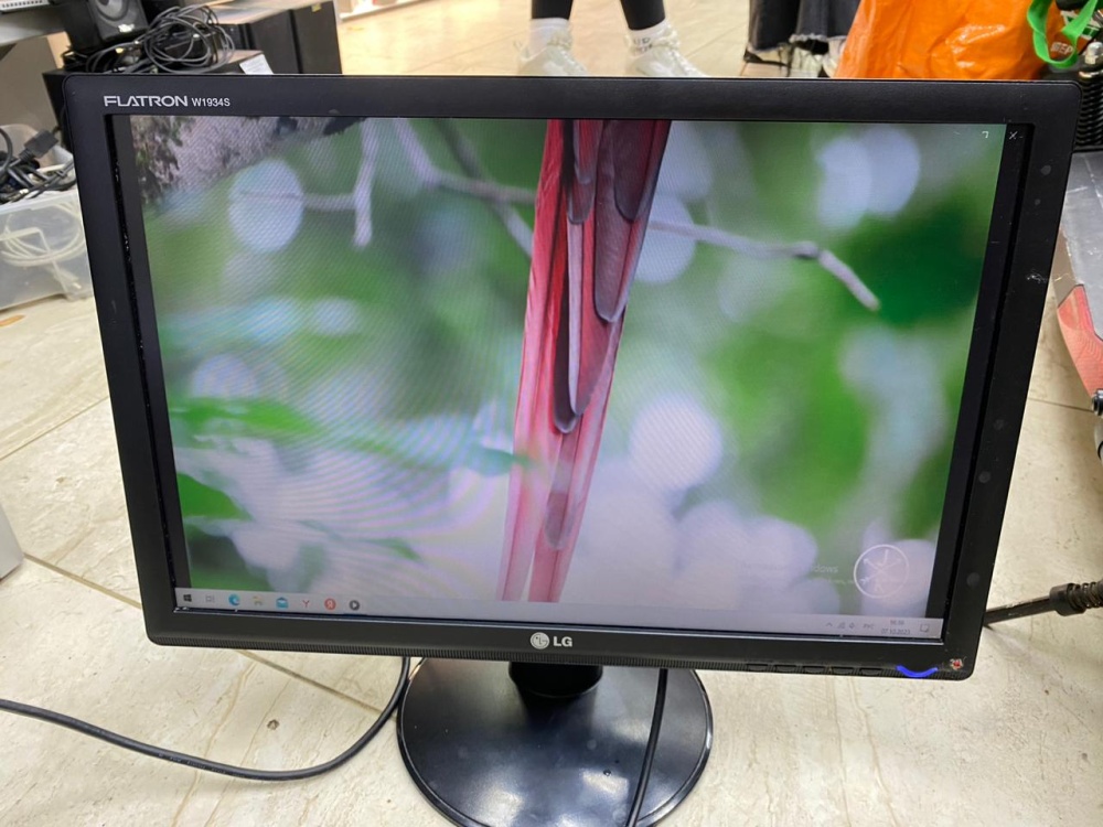 Монитор LG 19