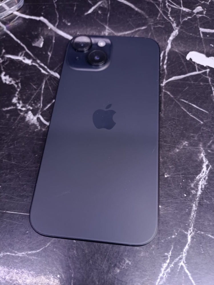 Смартфон iPhone 15