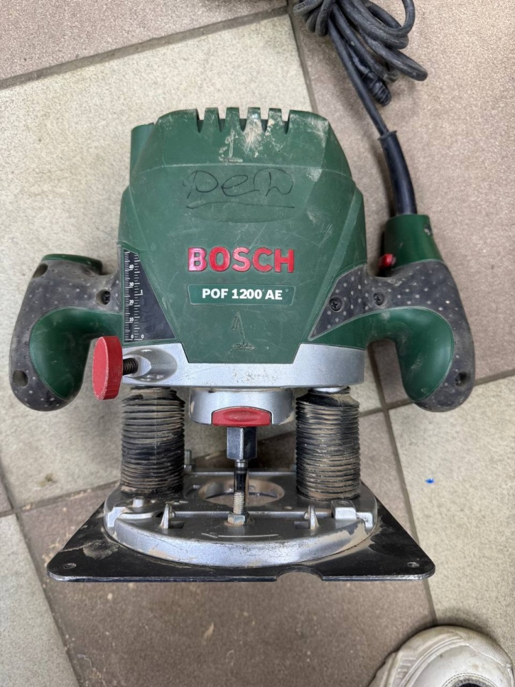 Фрезер Bosch POF 1200ae