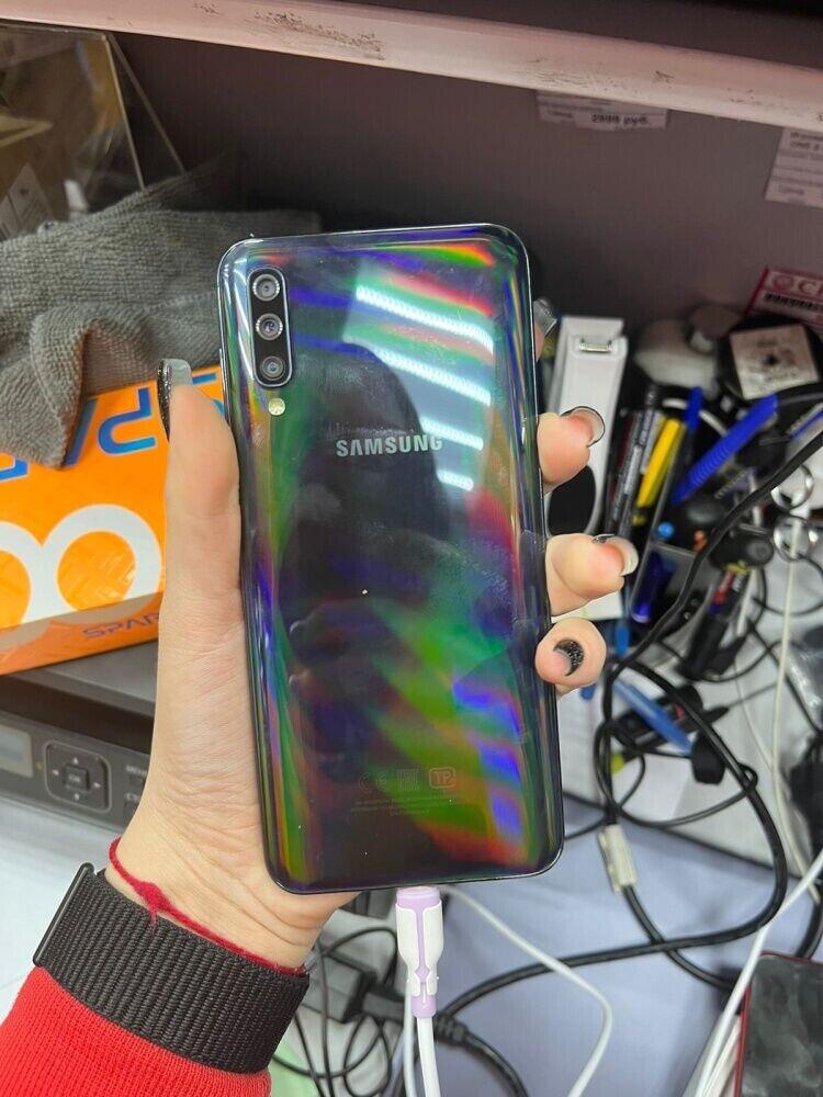 Смартфон Samsung A50 4/64