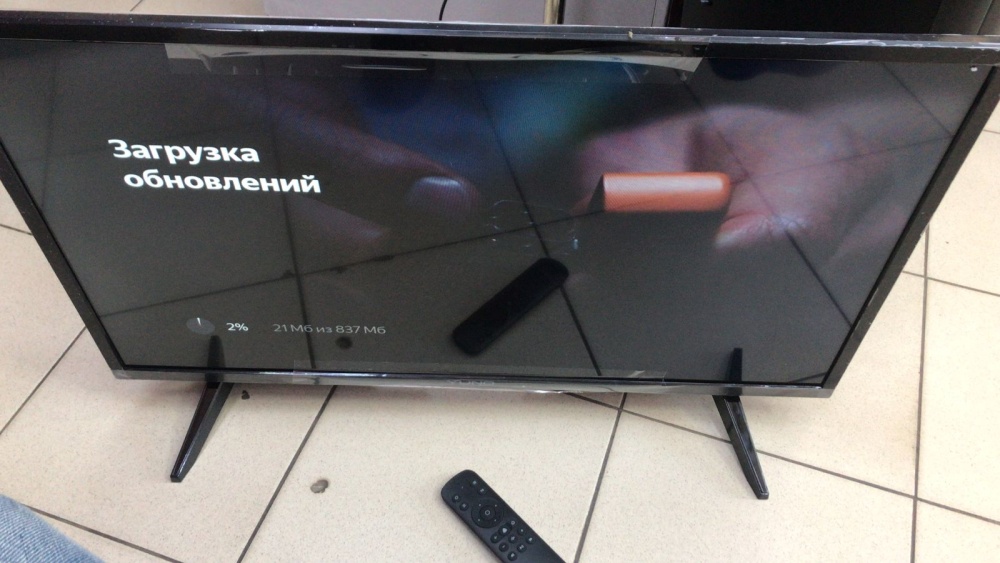 Телевизор YUNO ULX-32TCS226
