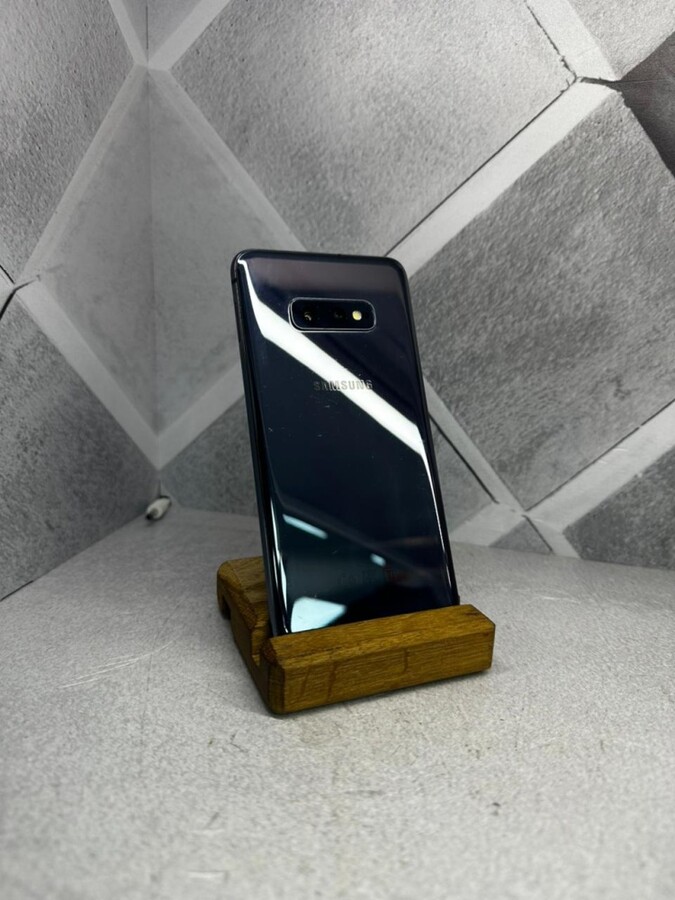 Смартфон Samsung S10E 6/128