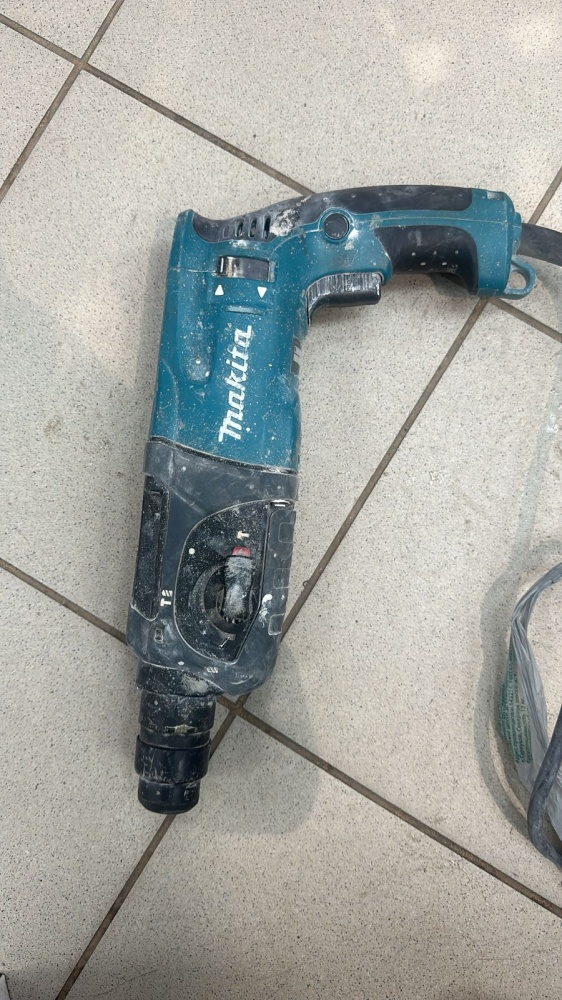 Перфоратор MAKITA HR 2470