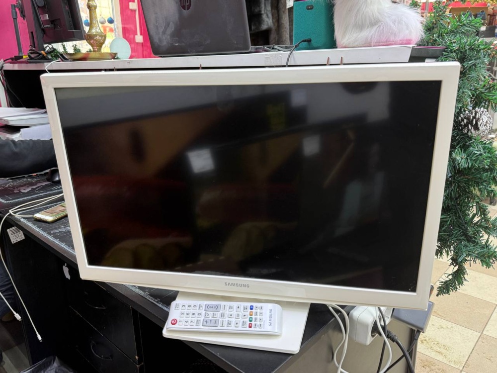 Телевизор Samsung UE24H