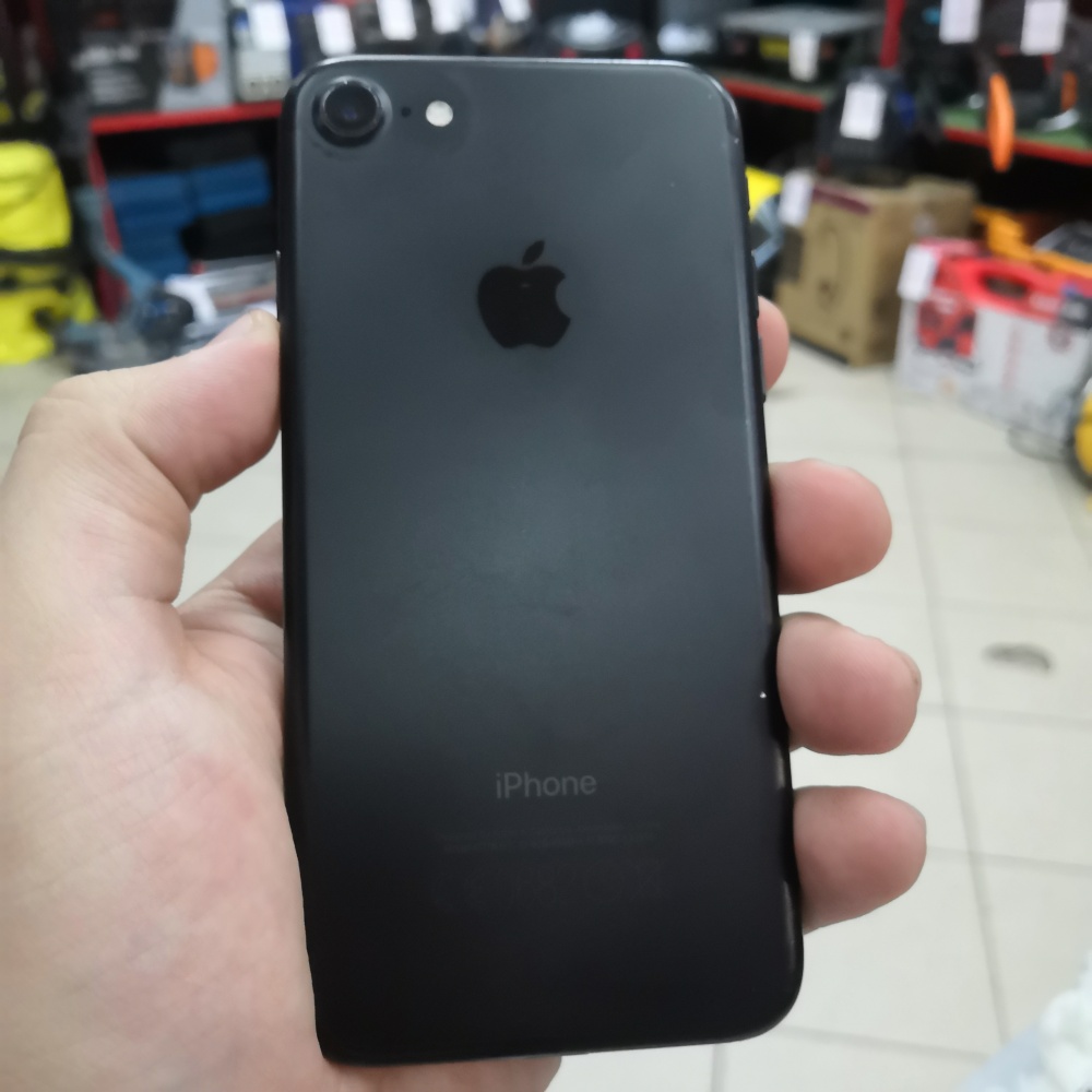 Смартфон iPhone 7 32Gb