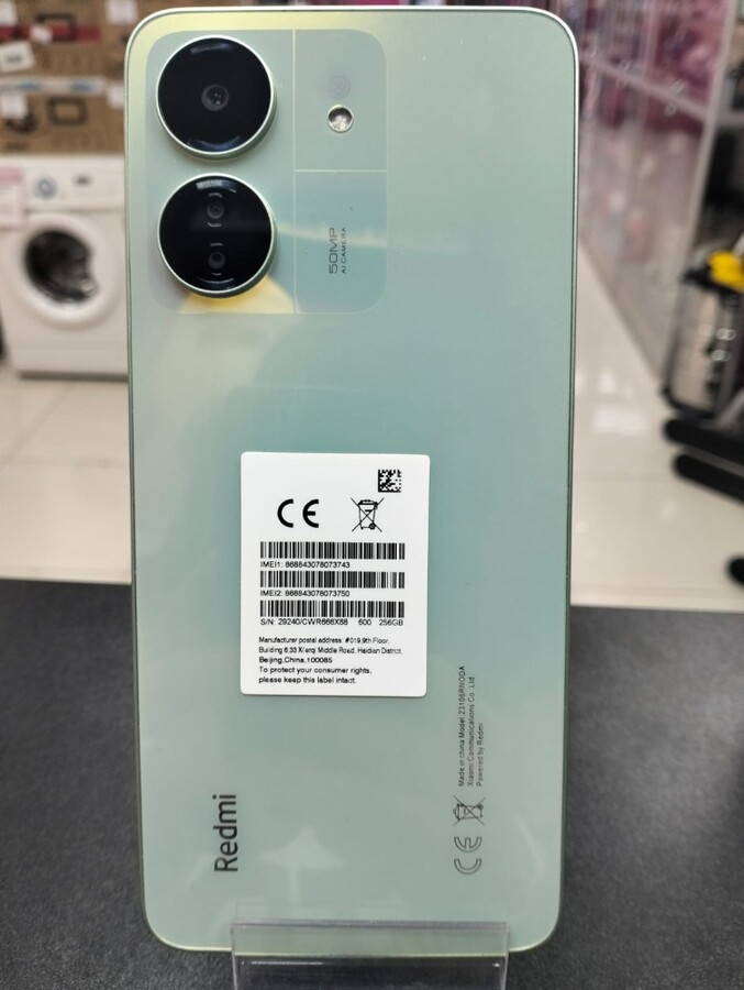 Смартфон Xiaomi Redmi 13C 8/256GB.
