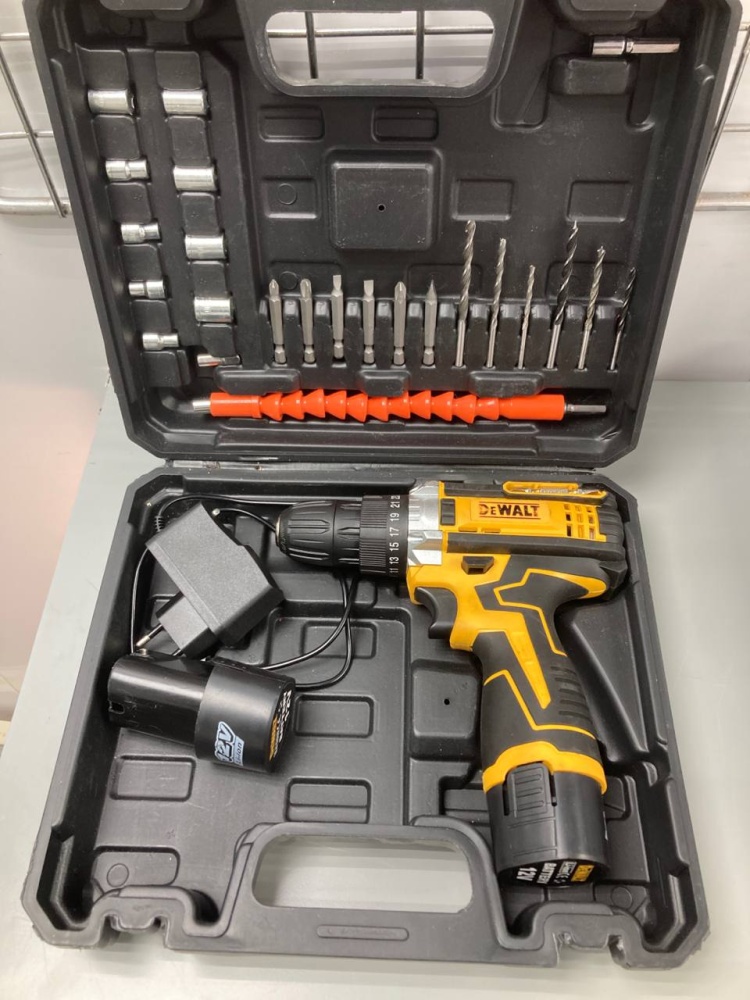 Шуруповерт DeWalt