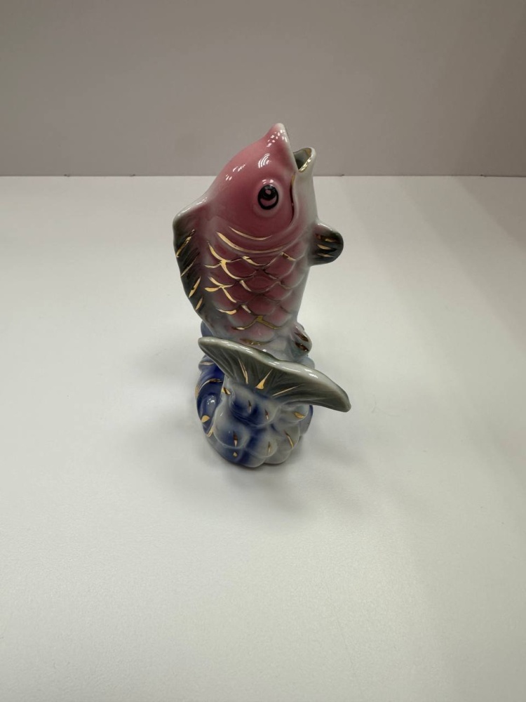 Фарфоровая статуэтка рыба