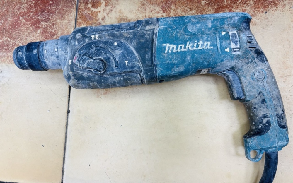 Перфоратор mAKITA hr2470