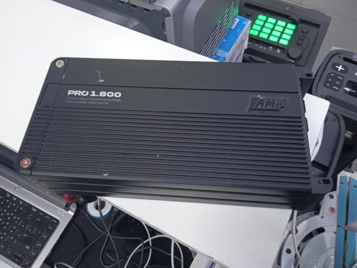 Усилитель автомобильный одноканальный AMP pro 1.800