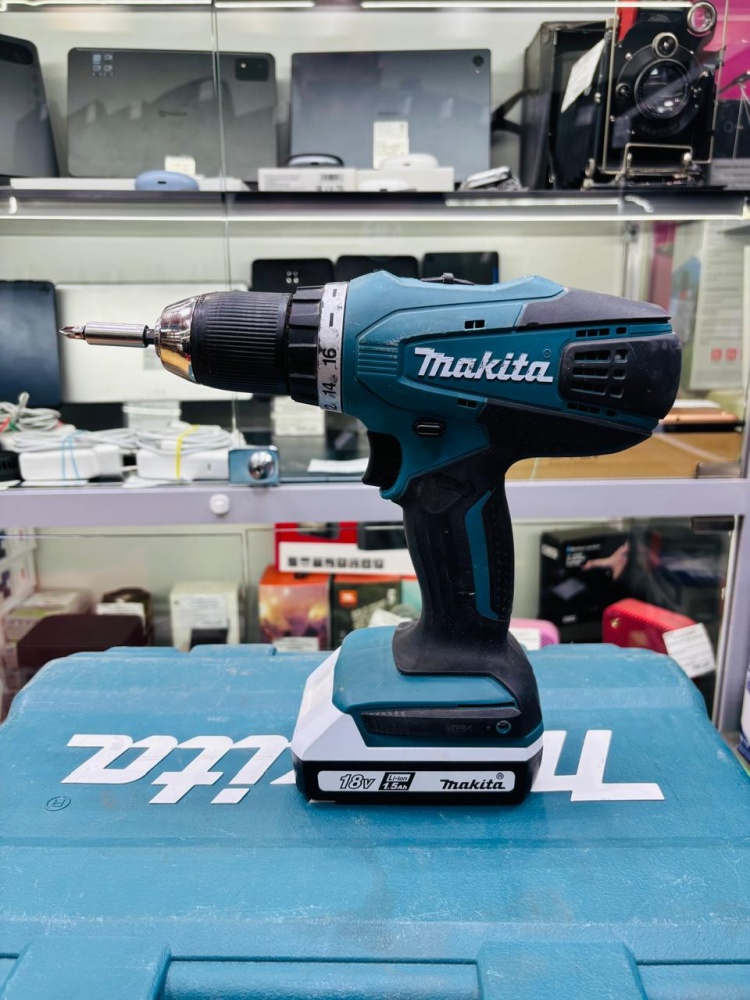 Шуруповерт Makita df457d