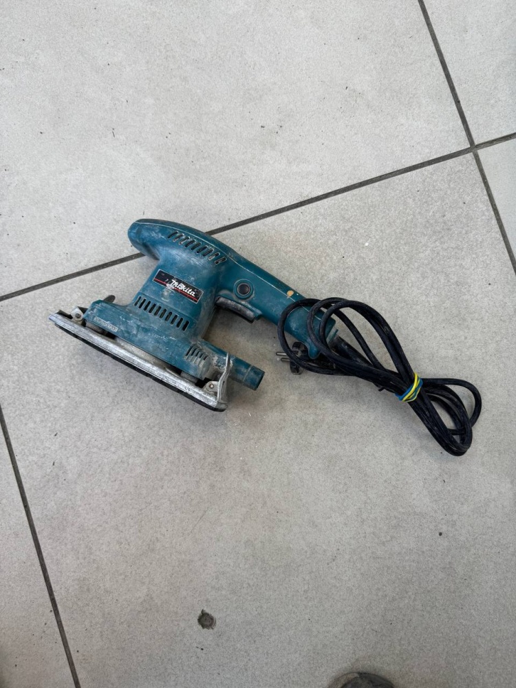 Шлифмашина Makita Bo3700