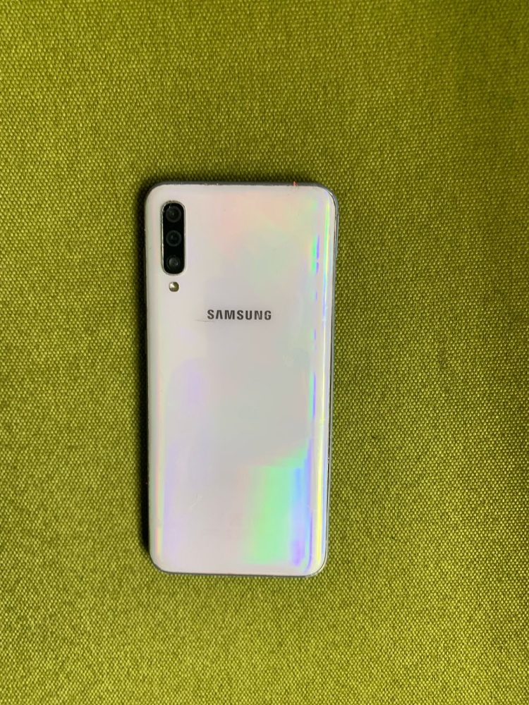 Смартфон Samsung A50 4/64