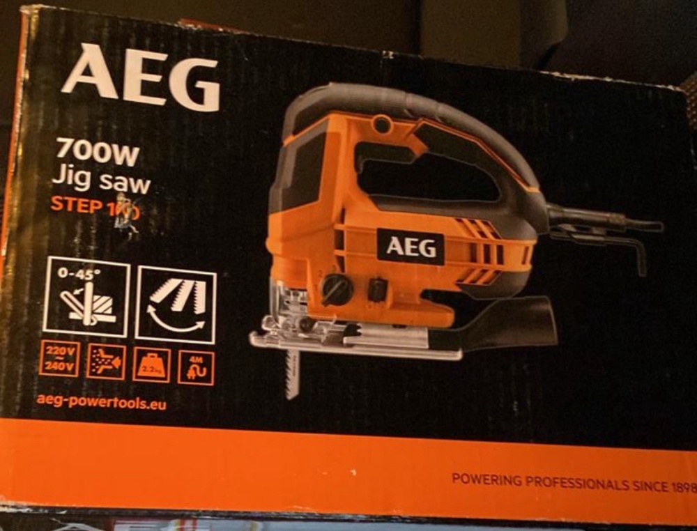 Лобзик 700w  AEG Jig  saw