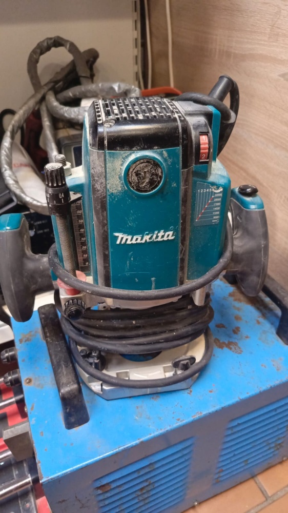 Фрезер MAKITA