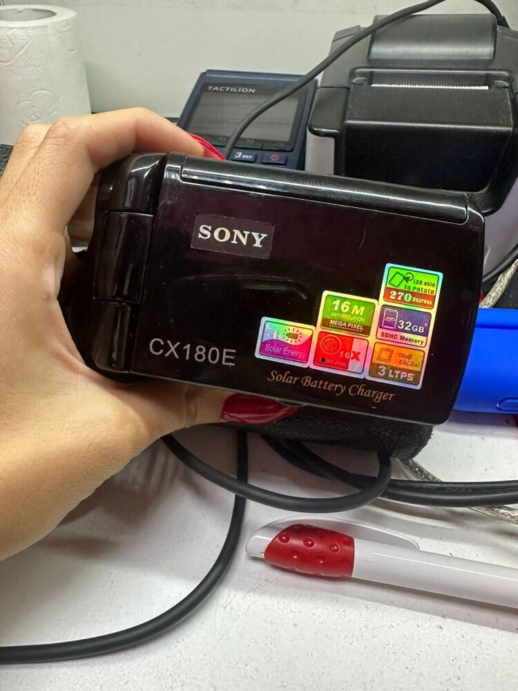 Камера SONY CX180E