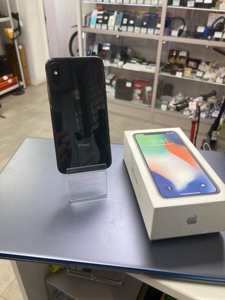 Смартфон iPhone X 64Gb