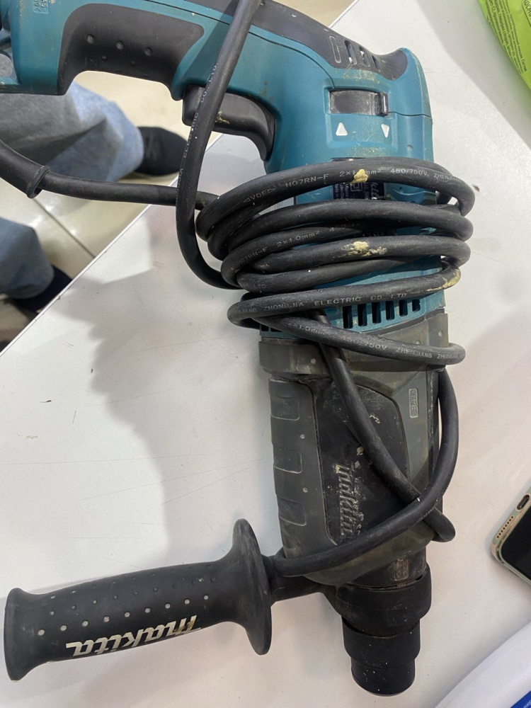 Перфоратор MAKITA HR2470