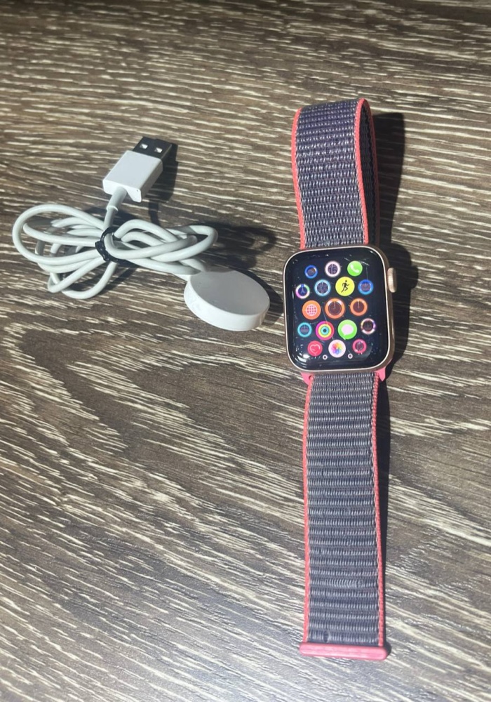Часы Apple SE 40 Rose Gold