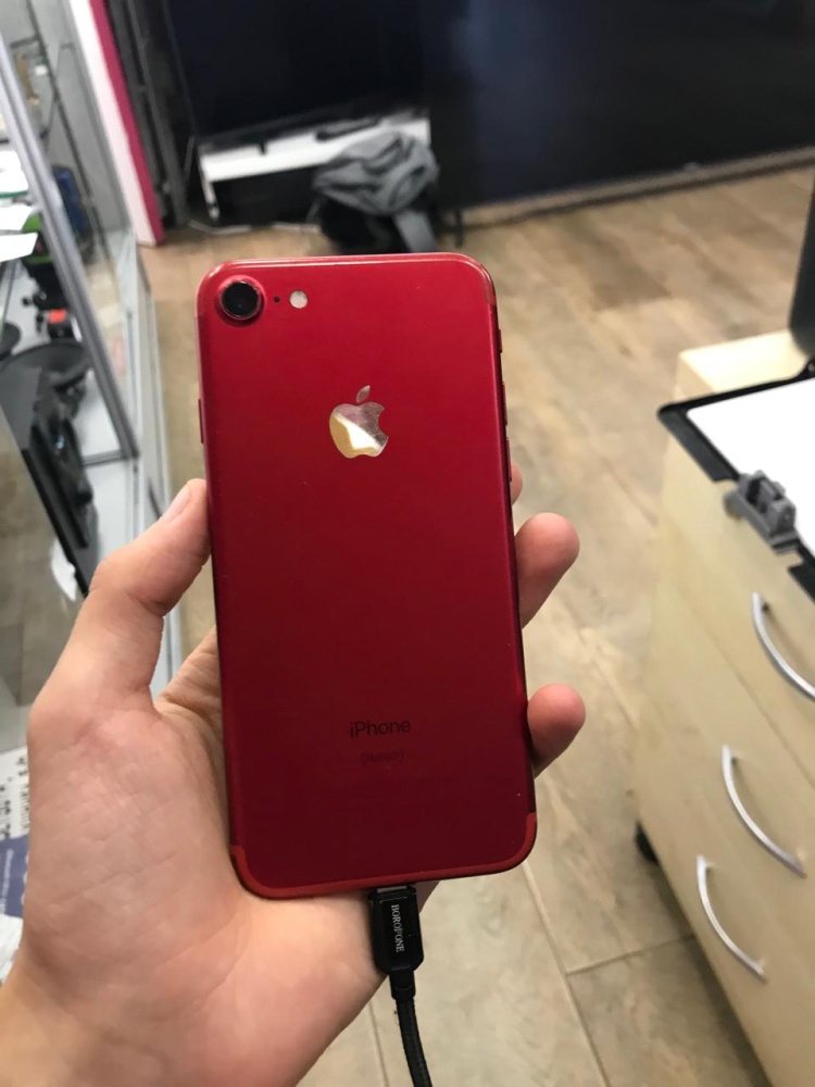 Смартфон iPhone 7 128Gb RED