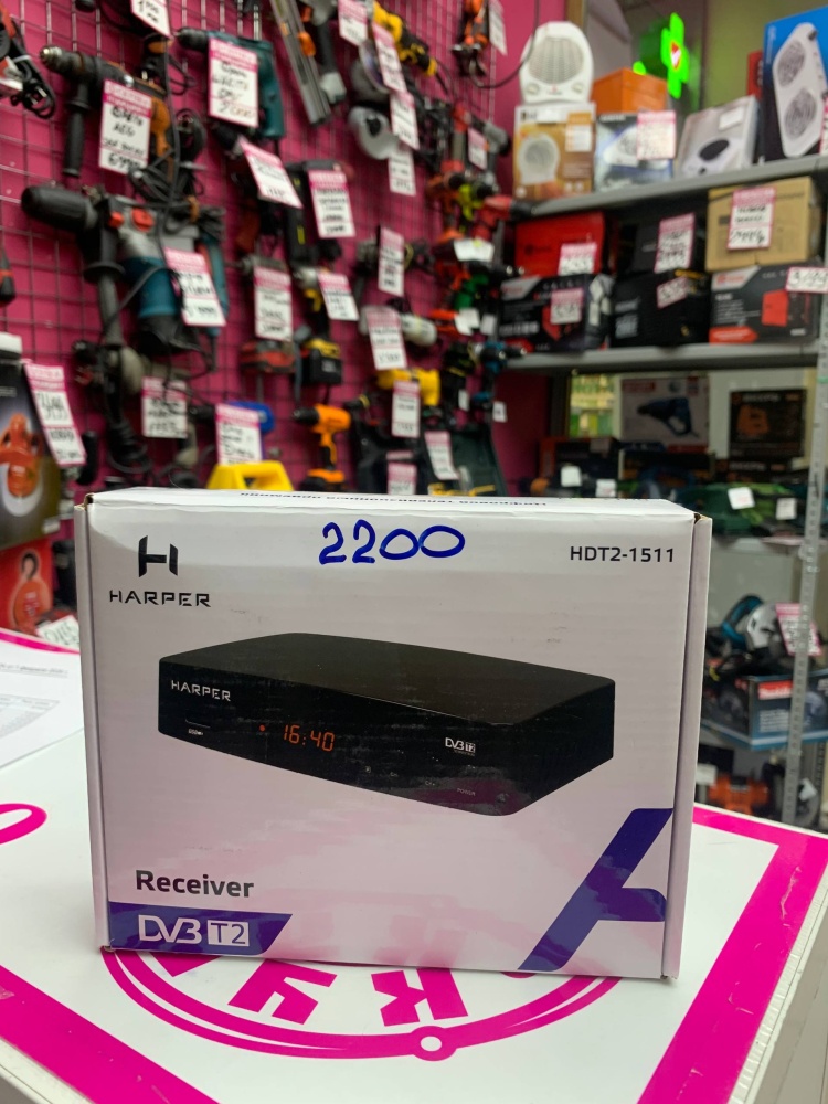 /Цифровая ТВ-приставка Harper HDT2-1511 дисплей