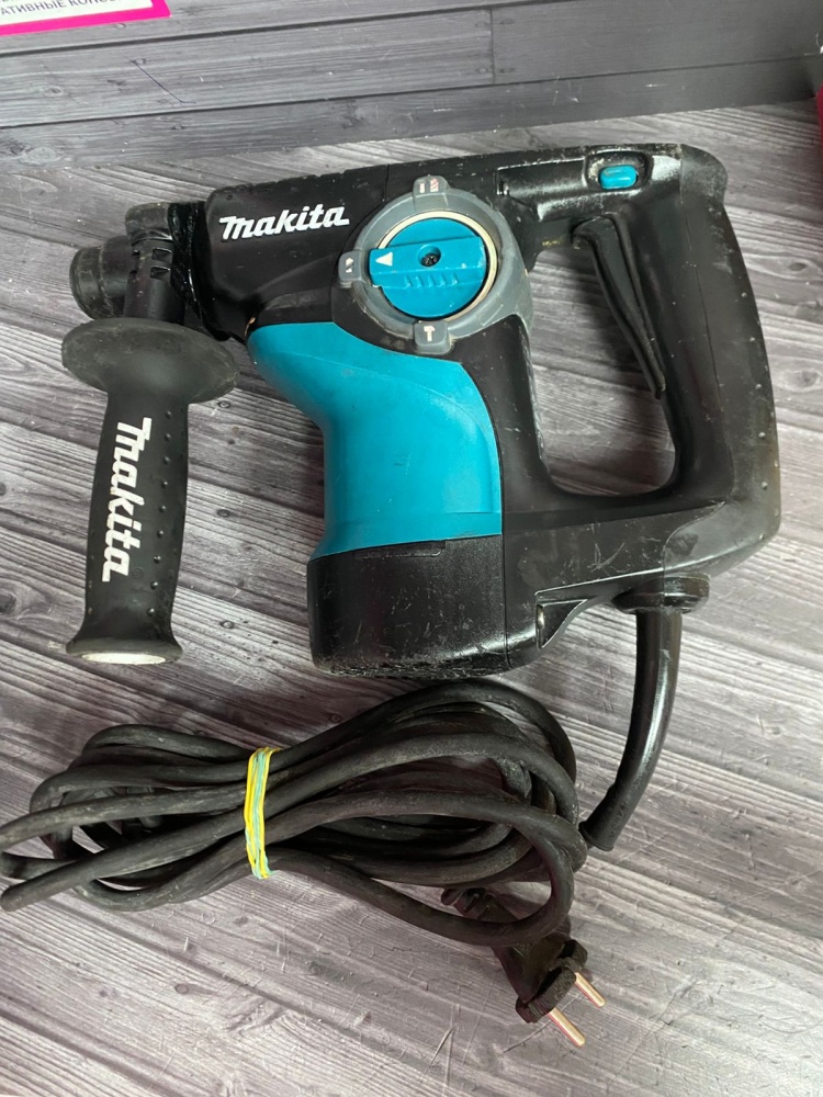 Перфоратор Makita Hr2810