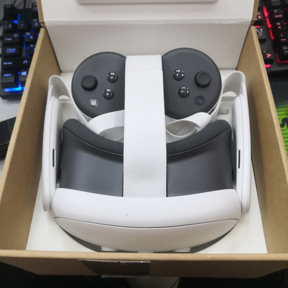 Шлем виртуальной реальности Oculus Quest 3