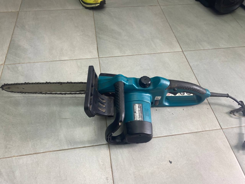 Электропила Makita UC3520A
