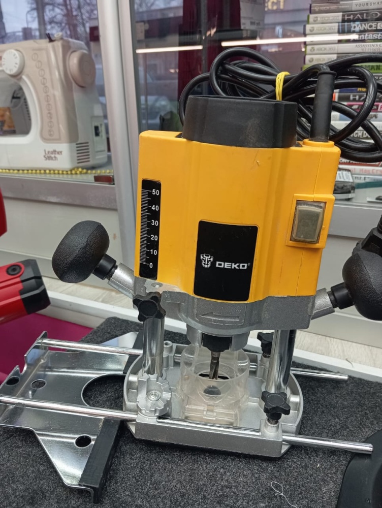 Фрезер DEKO OKR 1600E