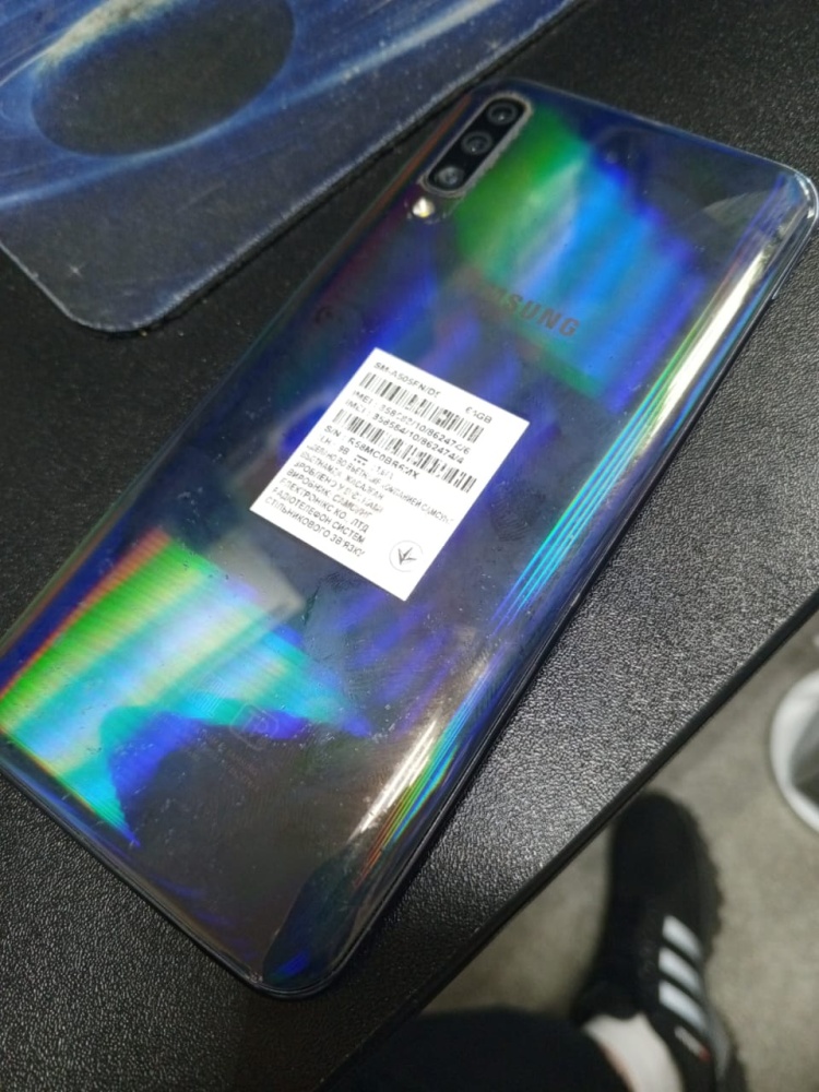 Смартфон Samsung A50