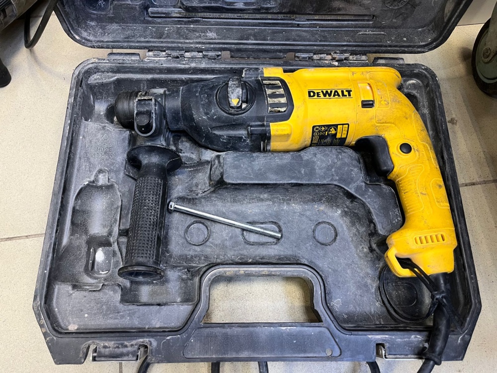 Перфоратор Dewalt DWH24K 780 Вт